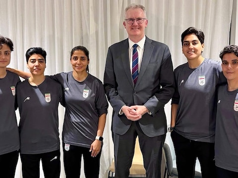 Archiefbeeld. Enkele spelers van het Iraanse voetbalelftal vroegen asiel in Australië aan, waaronder Fatemeh Pasandideh (uiterst links) en  Atefeh Ramezanizadeh (derde van links). (Maart 2026)