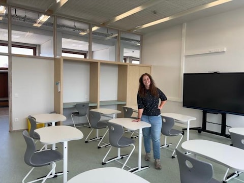 Directeur Mieke Silvertand in de vernieuwde vleugel van De Branding