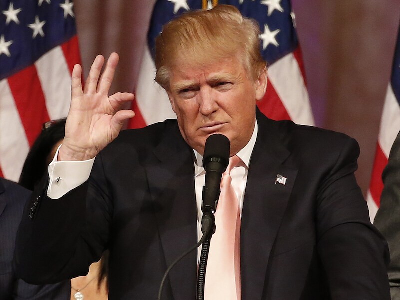 Donald Trump tijdens zijn persconferentie na de verkiezingswinst in Florida.