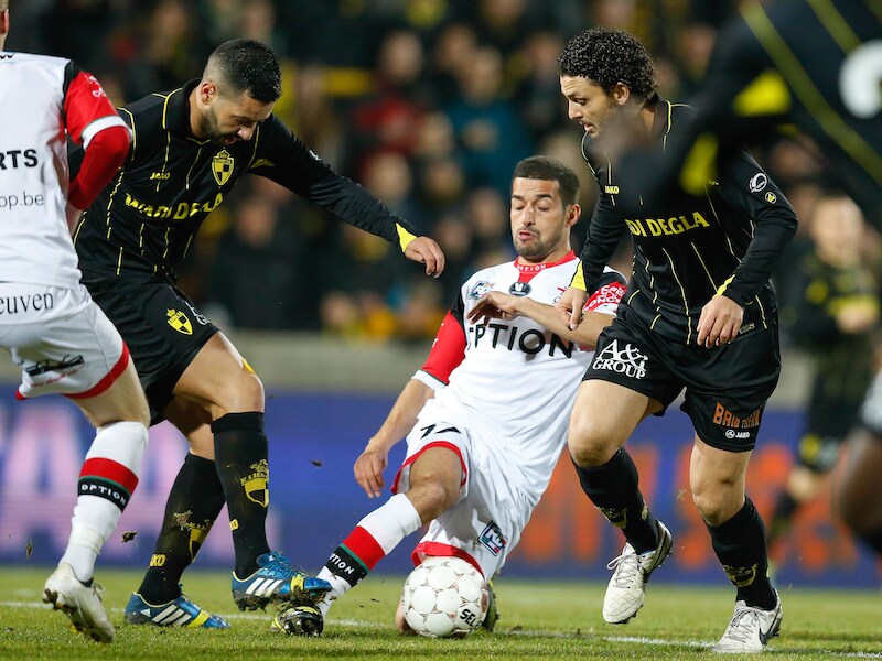 Bourabia en Ghaly afgelopen zaterdag in duel met Messoudi.