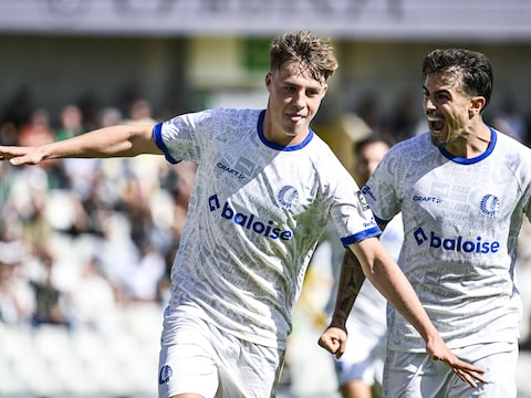 Tibe De Vlieger (AA Gent) beslissend met penaltygoal en assist op Cercle: “Toch maar met voetjes op de grond blijven”