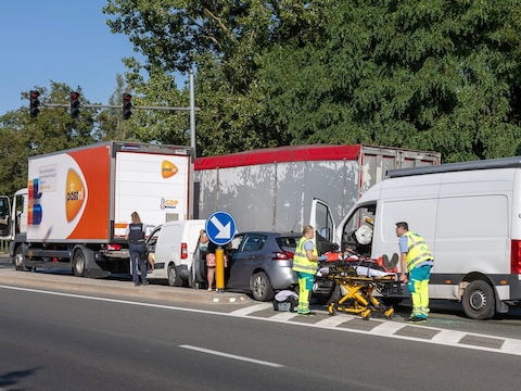 Kop-staartbotsing langs de Ringlaan in Tielt.