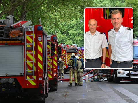 Bij de brand op Linkeroever van begin juli (groot beeld) kleurde de hele omgeving rood. Zonecommandanten Jan Van Roey en Bert Brugghemans (inzet) leggen uit hoe zo’n inzet gecoördineerd wordt.