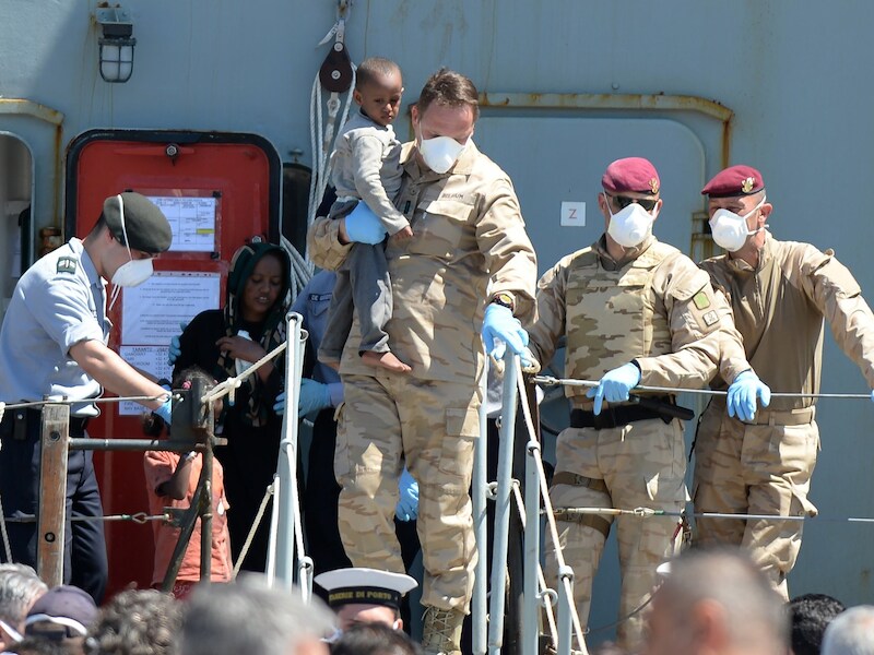 Afgelopen vrijdag redde de Godetia al 203 vluchtelingen nadat hun boot in de problemen raakte. Zij werden naar de haven van het Italiaanse Crotone (in Calabrië) gebracht.
