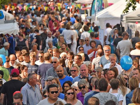 Edegem voorziet gratis herkenningsbandjes voor kinderen tijdens jaarmarkt