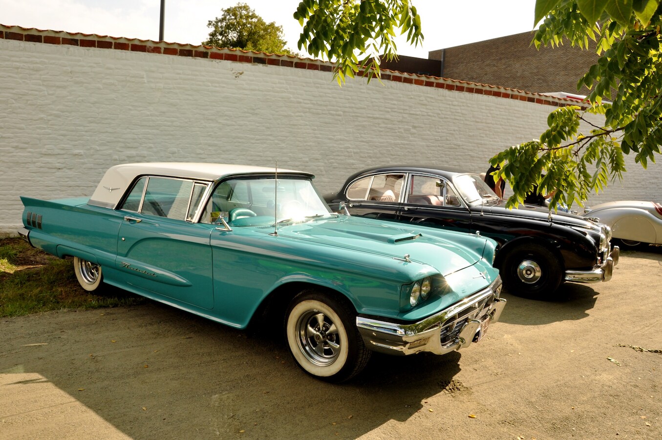 Inwoners Oudenburg verkennen gerenoveerde Abdijhoeve | Foto | hln.be