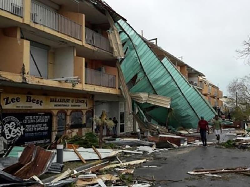 Orkaan Irma heeft op het Caribische eilandje Barbuda een spoor van verwoesting achtergelaten.