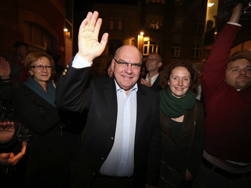 Daniël Termont zij aan zij met de (groene) nummer 2, Elke Decruyenaere.