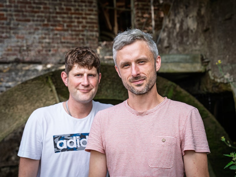 Jonge erfgoedliefhebbers Simon en Thomas restaureren molen in Strijpen: bakoven wordt opnieuw aangestoken