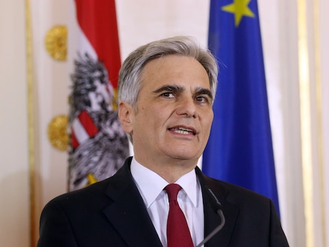 De Oostenrijkse bondskanselier Werner Faymann meent dat Duitsland zelf vluchtelingen in Griekenland moet gaan halen.