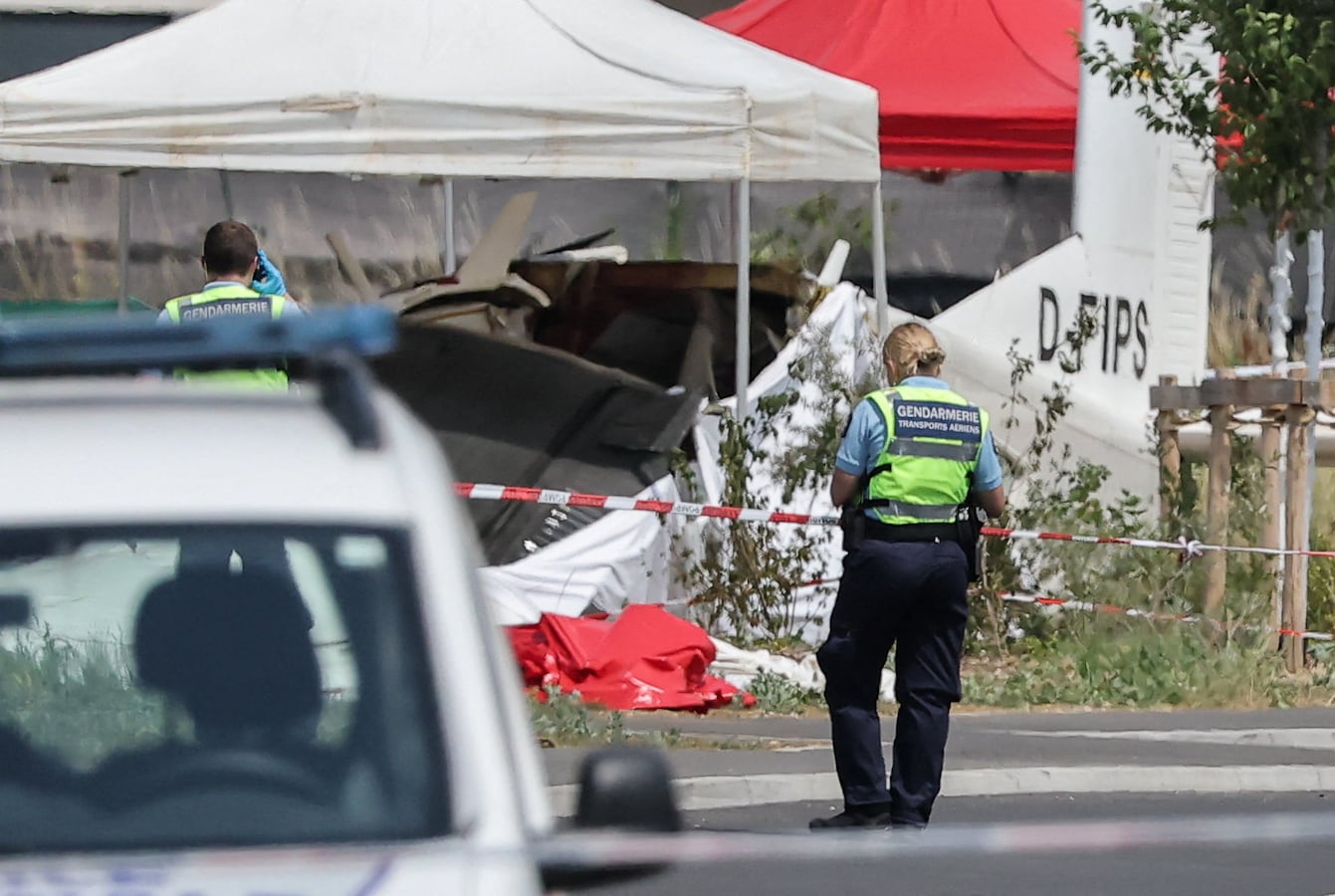 11 doden nadat luchtdoop van parachutespringers eindigt in tragedie: vliegtuigje  crasht naast woonwijk nabij Nancy | Foto | hln.be
