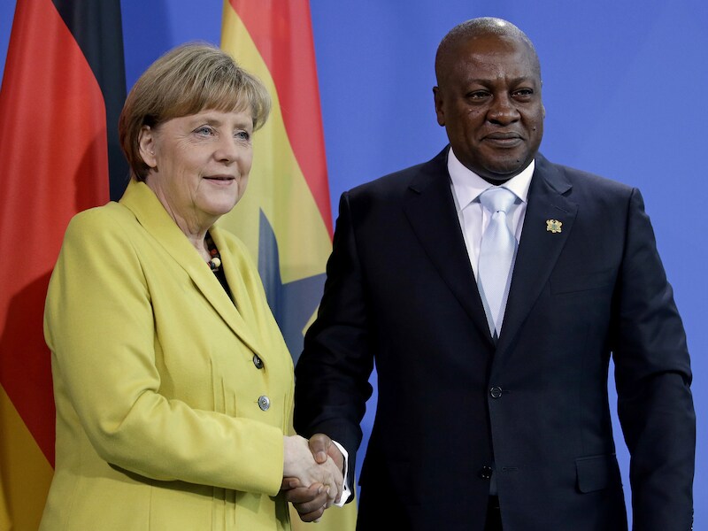 De Ghanese president John Mahama (rechts) was vandaag op bezoek bij de Duitse bondskanselier Angela Merkel.