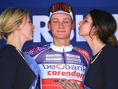 Van der Poel mocht ook al in de Ronde van België vieren, hier op het podium in Moorslede.