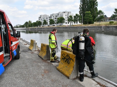 Archiefbeeld: het lichaam werd door de brandweer uit de Leie in Harelbeke gehaald. 