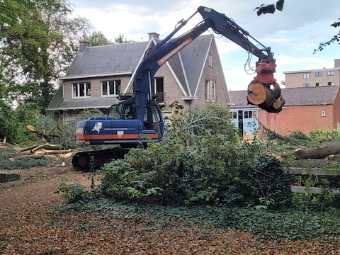 In de Lange Dreef zijn de voorbereiden ruim- en kapwerken gestart voor de realisatie van een nieuw woonproject