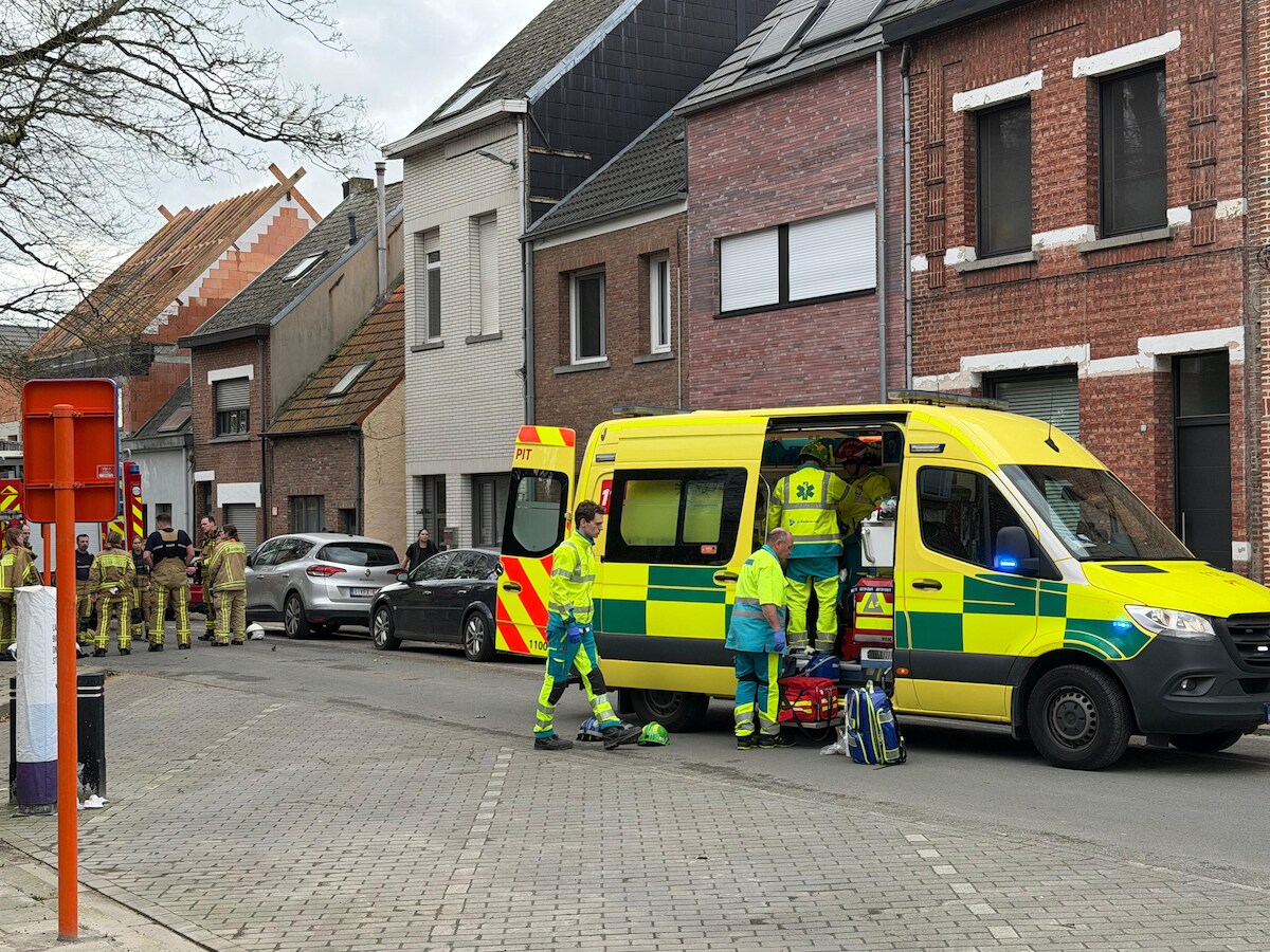 arbeider-22-komt-onder-ingestorte-muur-terecht-bij-dakwerken-in-niel
