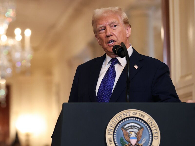 Illustratiefoto: Donald Trump tijdens een eerdere persbriefing. 