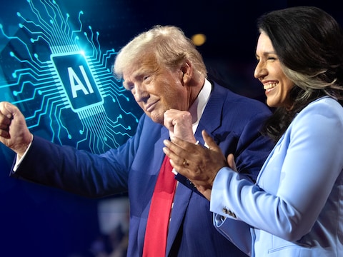 Voormalig president Donald Trump tijdens een campagne-evenement, samen met voormalig Congreslid Tulsi Gabbard. 