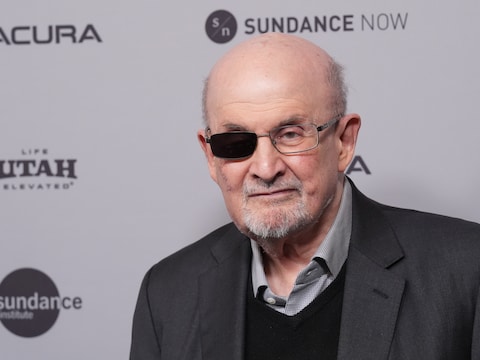 Aanvaller van schrijver Salman Rushdie (79) schuldig bevonden aan terrorisme
