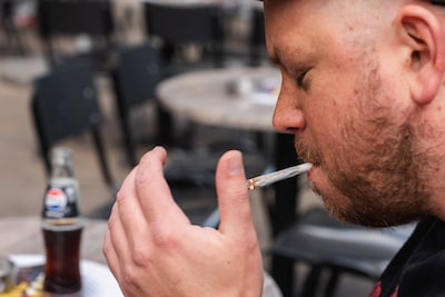 Studie toont gebrek aan reële politieke inspanningen voor een rookvrije generatie in 2040