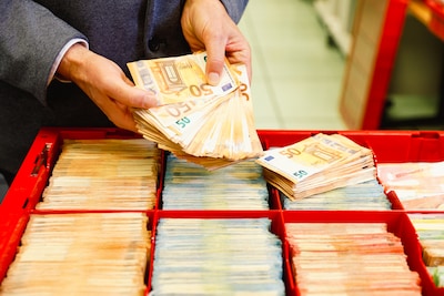 Nationale Bank stelt groei in 2024 bij, begrotingstekort iets lager dan eerst geschat