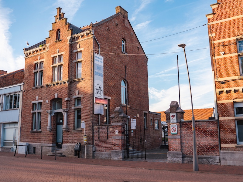 Het gaat specifiek om basisschool BuBaO Elzenhof en secundaire school BuSO De Brug.