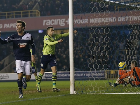 John Marquis viert z'n goal.