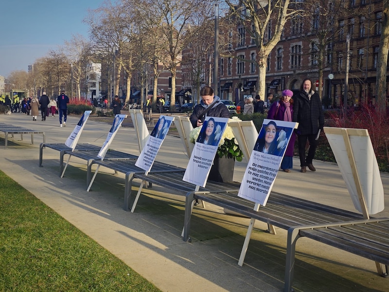 Se realizaron carteles con diferentes declaraciones para la marcha blanca.