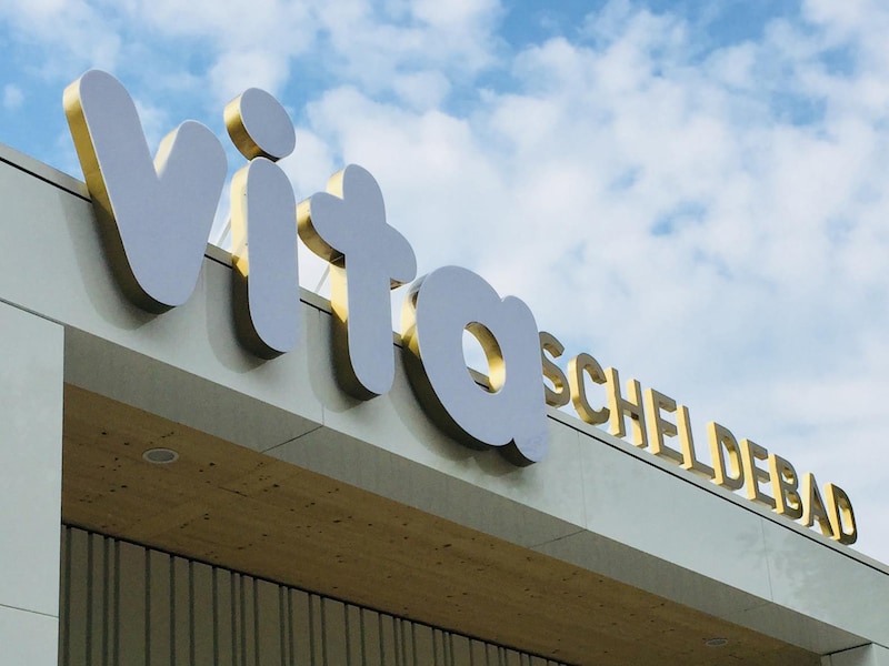Autodiefstal ontdekt aan zwembad in Temse