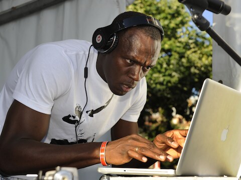 Usain Bolt als dj: "Wanneer sporters vandaag topprestaties willen realiseren, laten ze zich door muziek aansporen", beweren de onderzoekers.