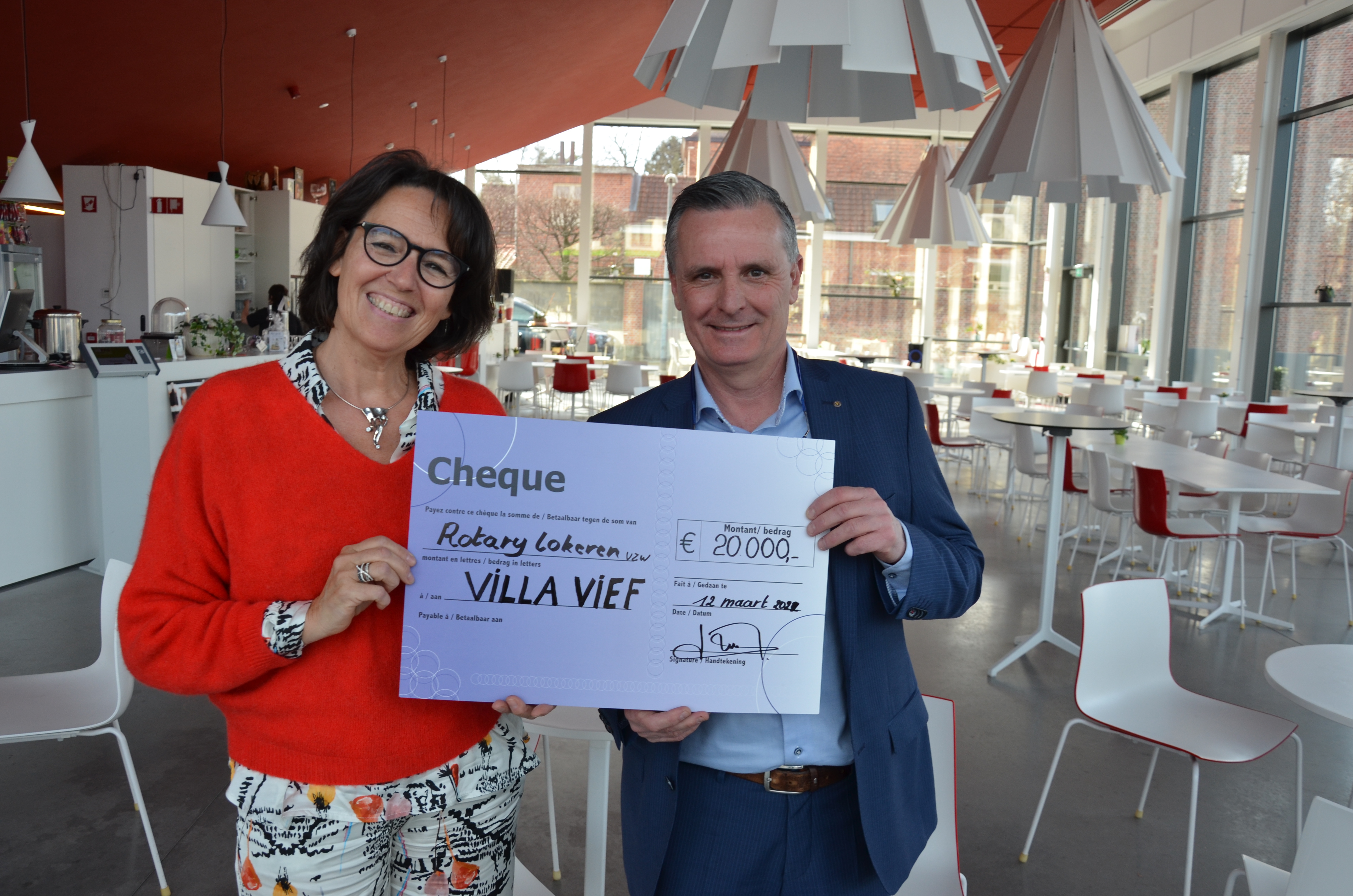 Rotary schenkt 20.000 euro aan Villa Vief-woonproject | Lokeren | hln.be