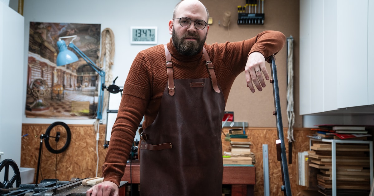 Boekbinder Boris Horemans toont vakmanschap in heemmuseum
