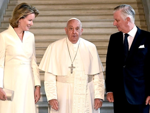 Koning Filip en koningin Mathilde met paus Franciscus tijdens zijn bezoek aan ons land.