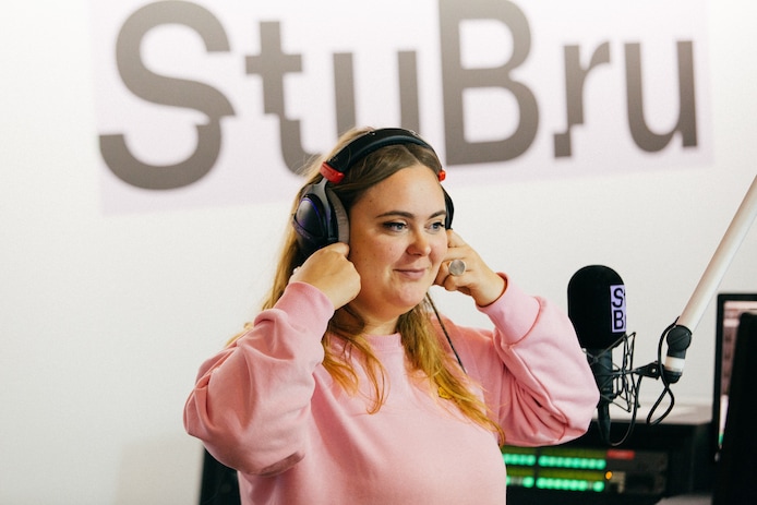 Stubru verliest flink wat luisteraars, Qmusic en Radio 1 winnen ...