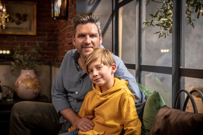 Toots Vanderstukken samen met papa Roel in Familie.