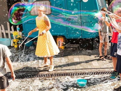 Zeepbellen maken bij Sinjor Circo.