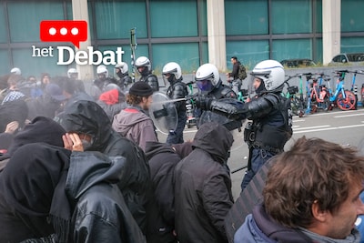 HET DEBAT. Mag de politie plastic kogels inzetten tegen betogers die vernielingen aanrichten?