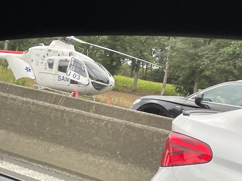Zaterdagochtend landde een MUG-helikopter op de E40 ter hoogte van Aalter.