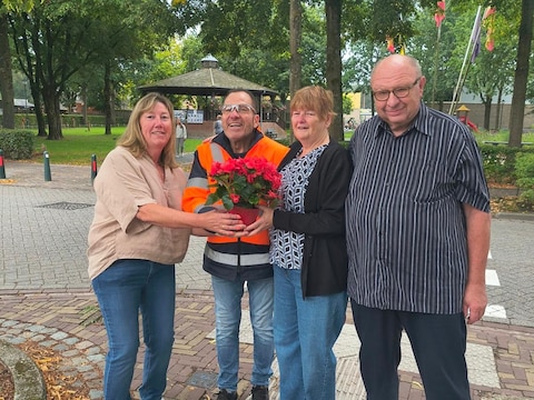 Met de start van het schooljaar heeft CD&V + Vooruit de gemachtigd opzichters in Zoersel in de bloemetjes gezet