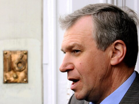 Yves Leterme brengt zijn vakantie door in eigen land.