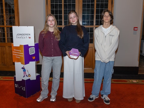 Daria, Eline en Fynn brengen een zomeravond die draait om film, ontmoeting en ontspanning.
