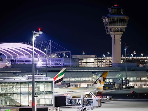 Brand aan transformatorstation in Berlijn - Luchthaven München legt vliegverkeer stil na mogelijke dronewaarneming