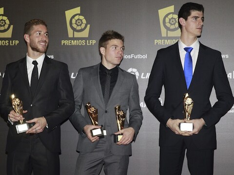 Courtois gisteravond op de LFP Awards naast Ramos (links, beste verdediger) en Illaramendi (beste middenvelder en revelatie).