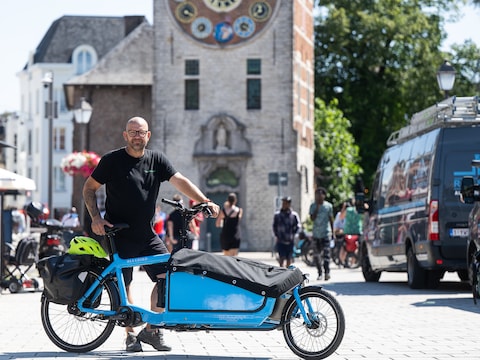 Loodgieter Steven Marien (52) komt voortaan met zijn bakfiets ter plaatse.