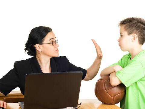 Werken plaatsen voor spelen met je kind: daar hebben ouders achteraf spijt van.