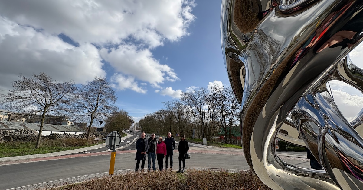 Rond punt aan Kuurnebrug krijgt kunstwerk REDNEYER van Nick Ervinck