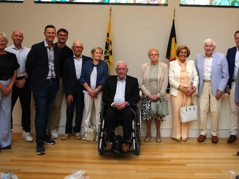 Drie koppels vieren samen hun 65ste huwelijksverjaardag op gemeentehuis in Aalter