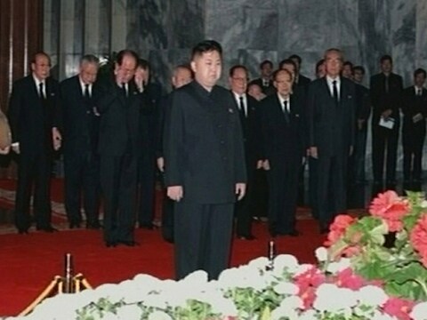 Kim Jong-un kwam deze ochtend het lijk van zijn overleden vader Kim Jong-il groeten.