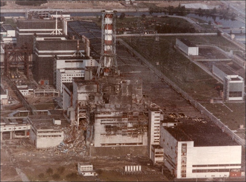 The Chernobyl nuclear power plant three days after the explosion. (04/29/1986) 