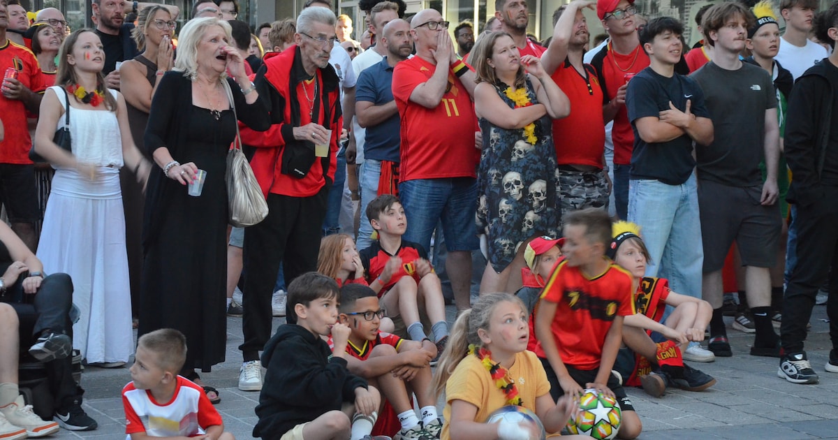 Spanning alom bij vele supporters op Niniaplein tijdens Rode Duivels ...